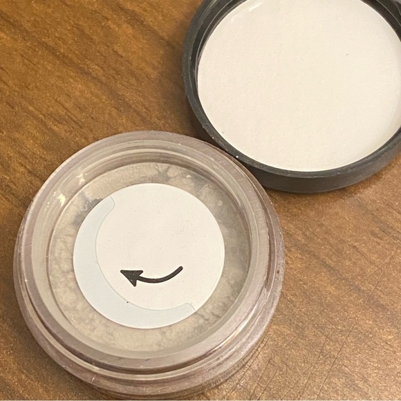 BareMinerals Chime 82035 Mini Eyeshadow New 0.01 oz. - Picture 3 of 4